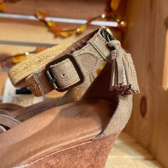 UGG Cork Wedges Size 8 - Picture 8 of 12